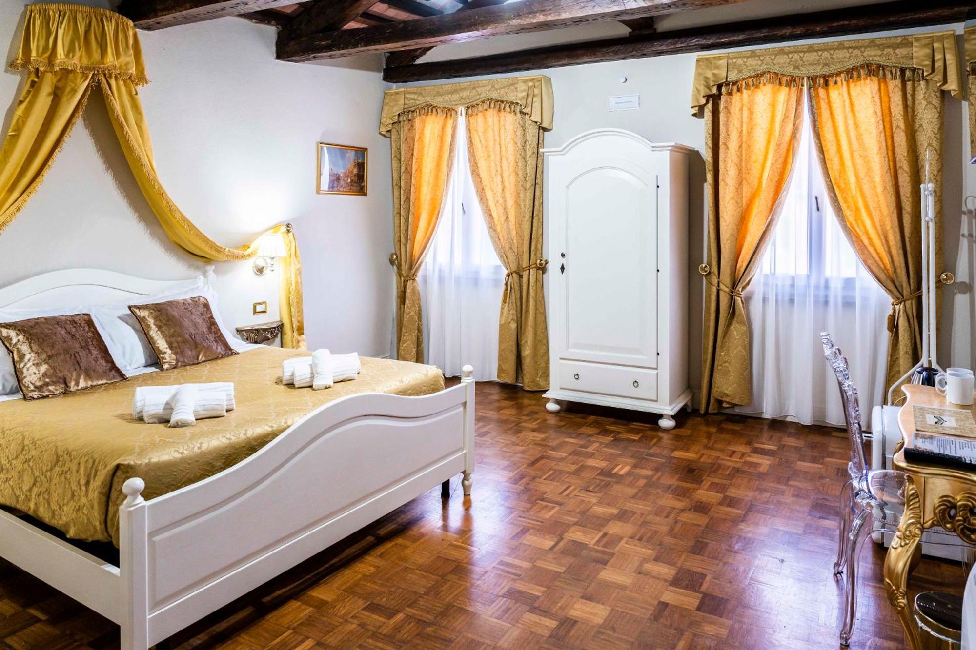 Palazzo Titti Rialto * Venedig